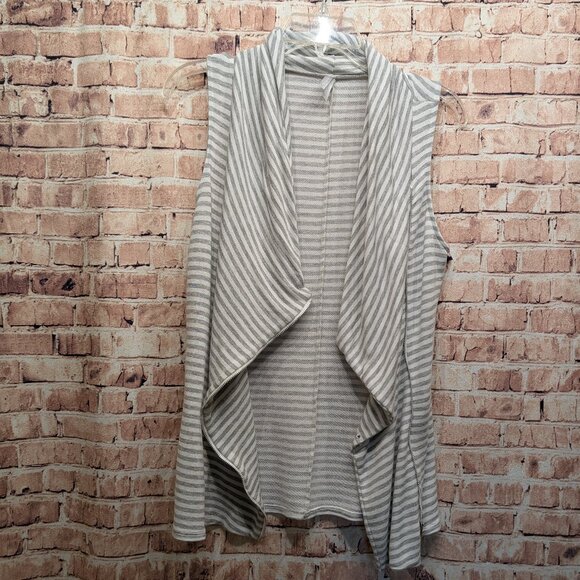 Vanity Asymmetrical zip Front Sleeveless Top Size Small - Picture 2 of 10